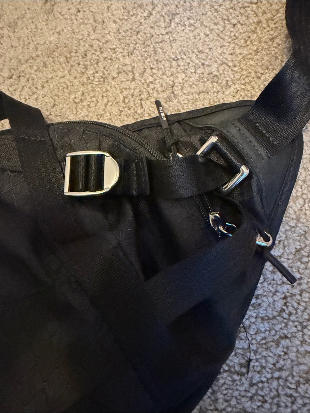 Athleta belt bag black and silver like new - Picture 4 of 6